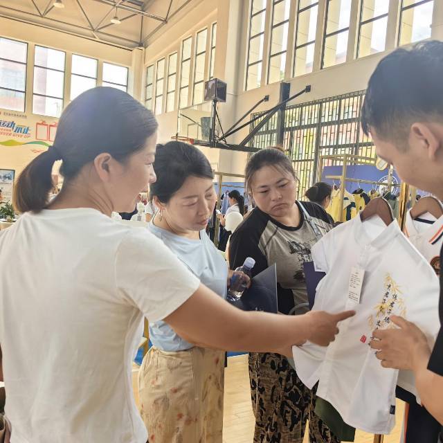 石門(mén)：規(guī)范校服管理 力求校園風(fēng)清氣正