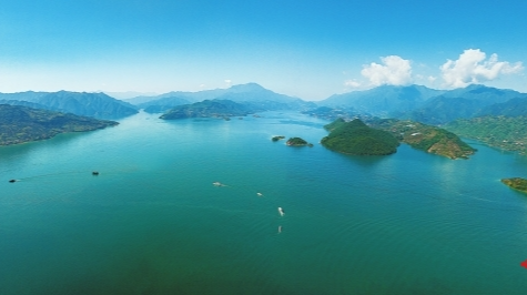 大湖新記·整版關注丨從“賣風景”到“賣算力”，東江湖“靠水吃水”的賽博進化論