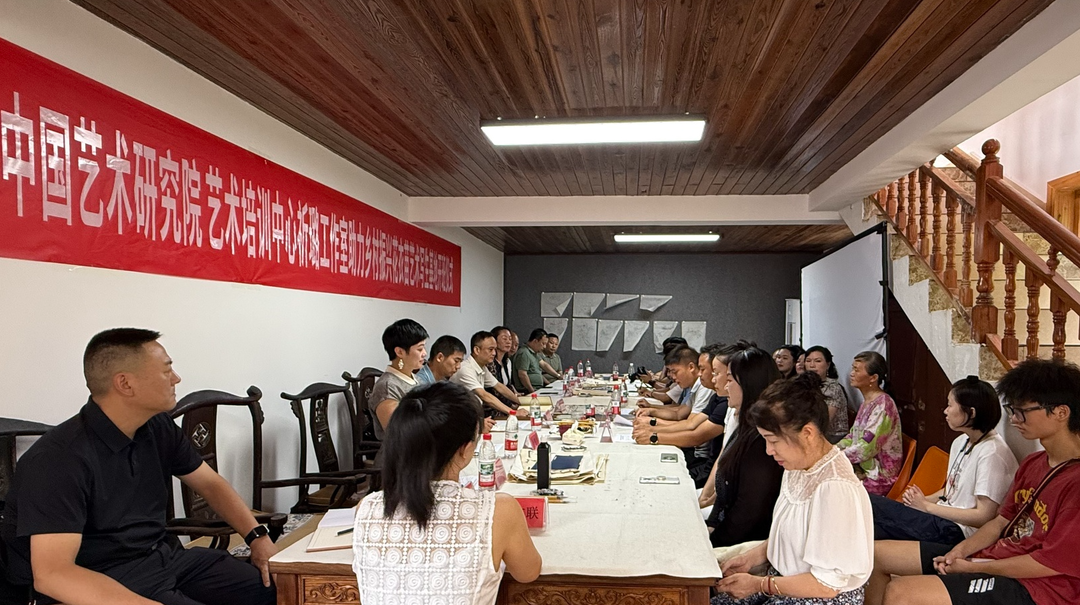 中国艺术研究院高研班在靖州地笋苗寨开班，为“花衣苗”文化传承与乡村振兴注入新活力