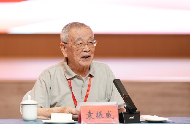 “父亲以殉道者的精神，为国家民族服务” ——访袁国平烈士之子、原海军指挥学教授袁振威