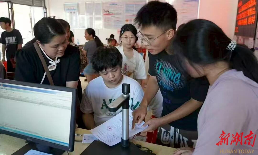 隆回縣：創(chuàng)新社會助學(xué)模式 托舉貧困學(xué)子求學(xué)夢