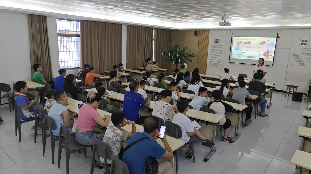 向陽花開護(hù)青苗 情緒課堂話“心育”