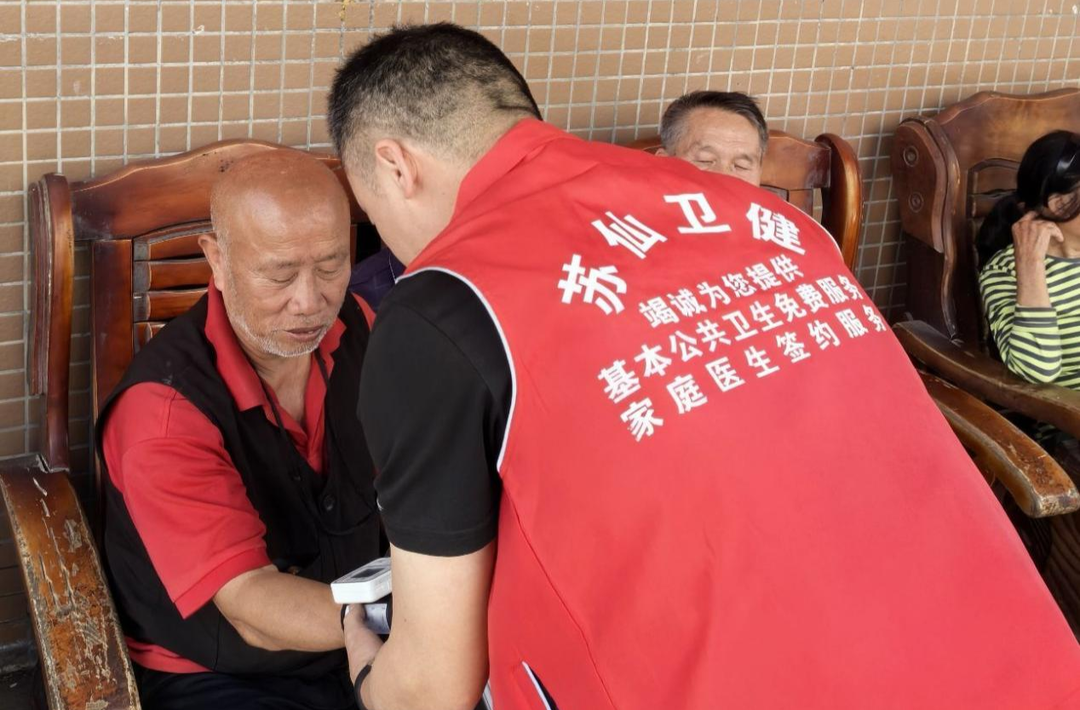 家庭醫(yī)生“守門”筑健康，多元服務(wù)“織網(wǎng)”惠民生——郴州市蘇仙區(qū)卜里坪街道社區(qū)衛(wèi)生服務(wù)中心的家庭醫(yī)生服務(wù)新模式