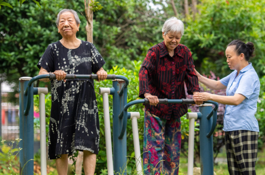 讓家門口養(yǎng)老更幸福（人民時(shí)評）