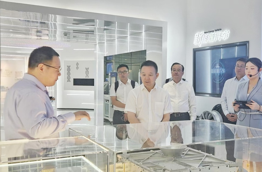 何朝暉率隊(duì)赴上?？疾鞂W(xué)習(xí)并開(kāi)展招商引資工作
