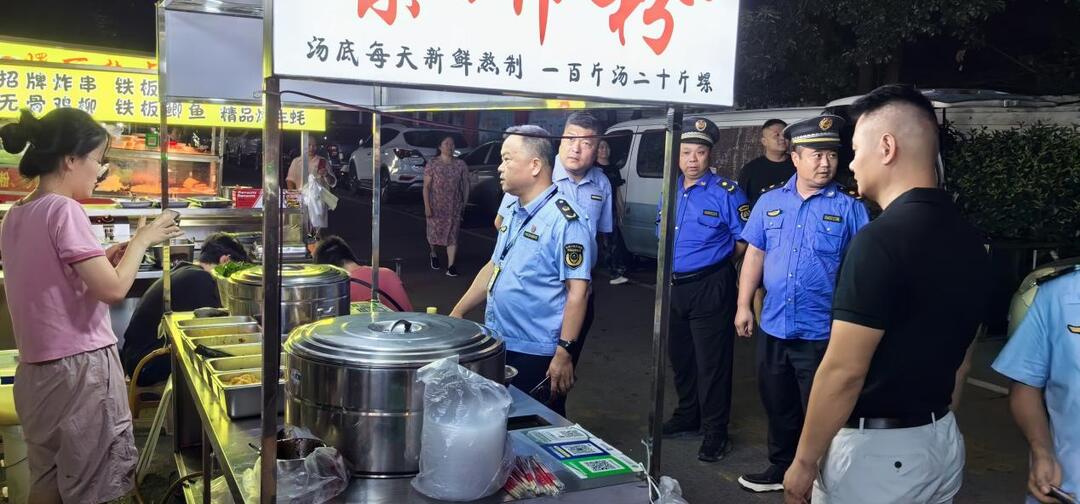 黑石鋪街道為夜市食品安全“上鎖”，守護(hù)居民舌尖安全