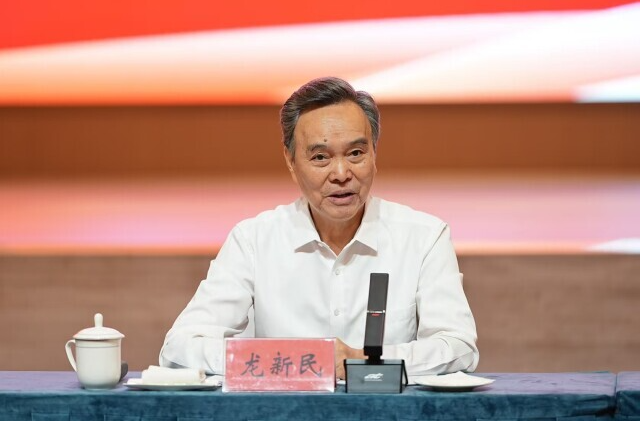 中央马克思主义理论研究和建设工程咨询委员会委员、原中央党史研究室副主任龙新民： 铭记抗战历史贡献 弘扬伟大抗战精神