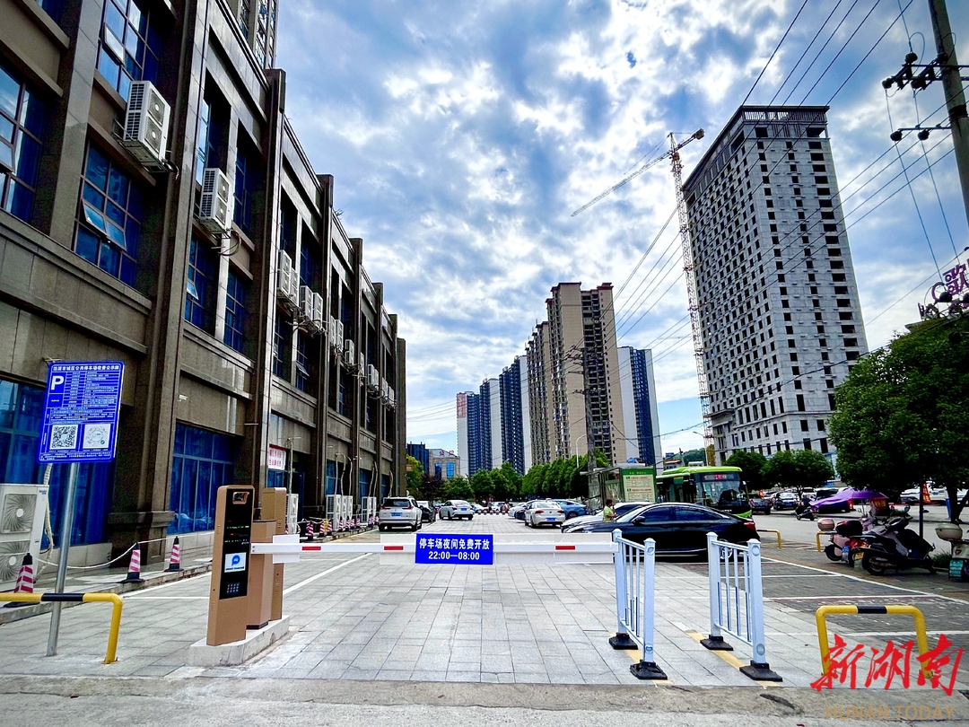 涟源：民呼我应 高效破解“停车难”顽疾