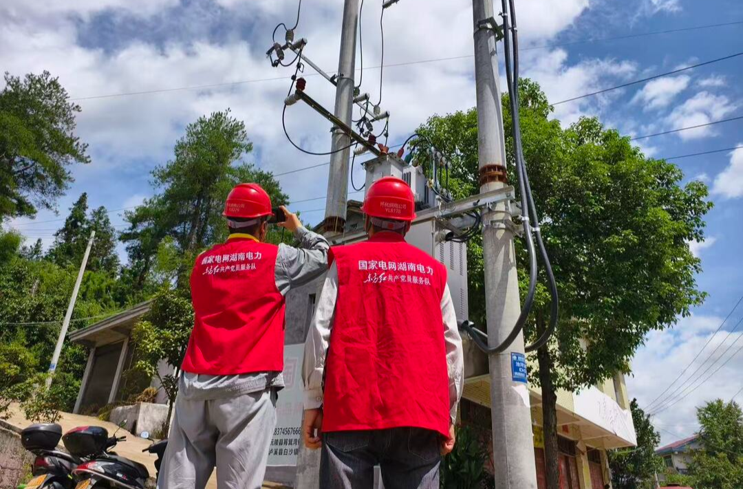 國網(wǎng)麻陽供電公司：巡線排查消隱患 測溫保電護民生