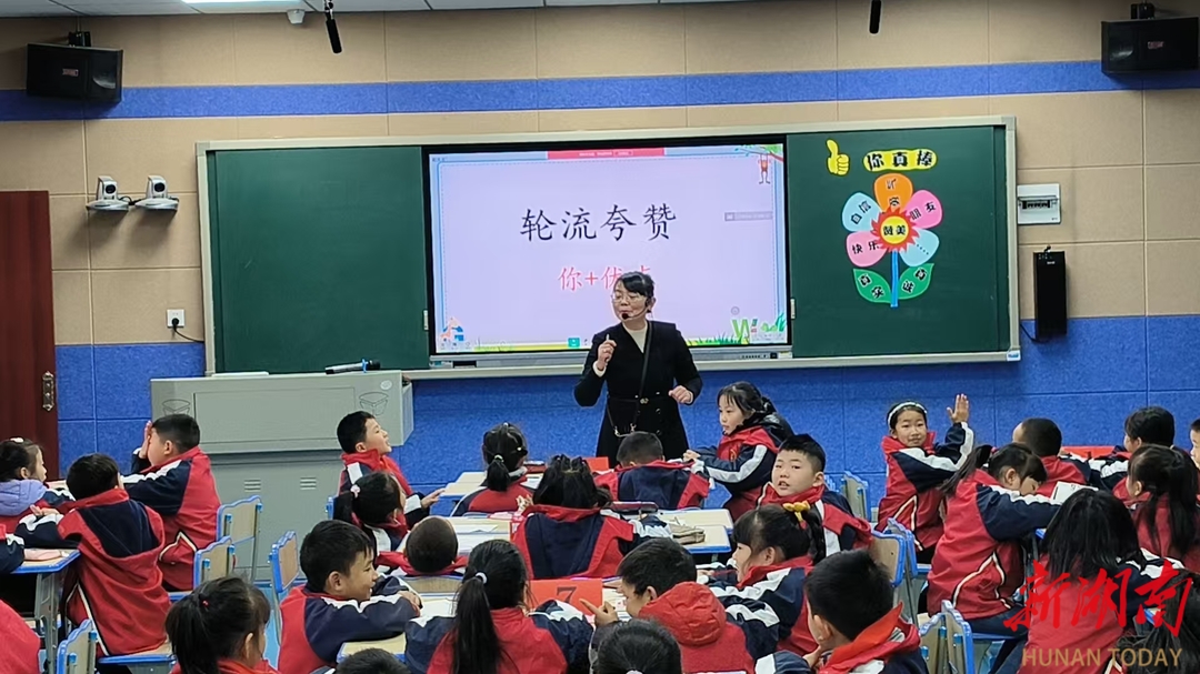 葛英：扎根鄉(xiāng)土育桃李 以愛為炬照童心