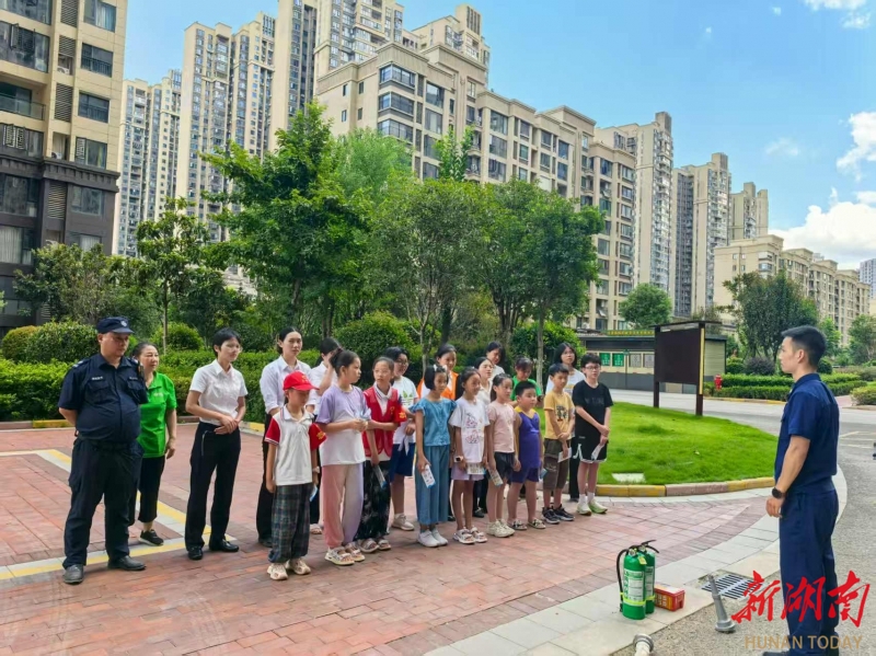 消防課堂進(jìn)小區(qū)，筑牢基層“防火墻”