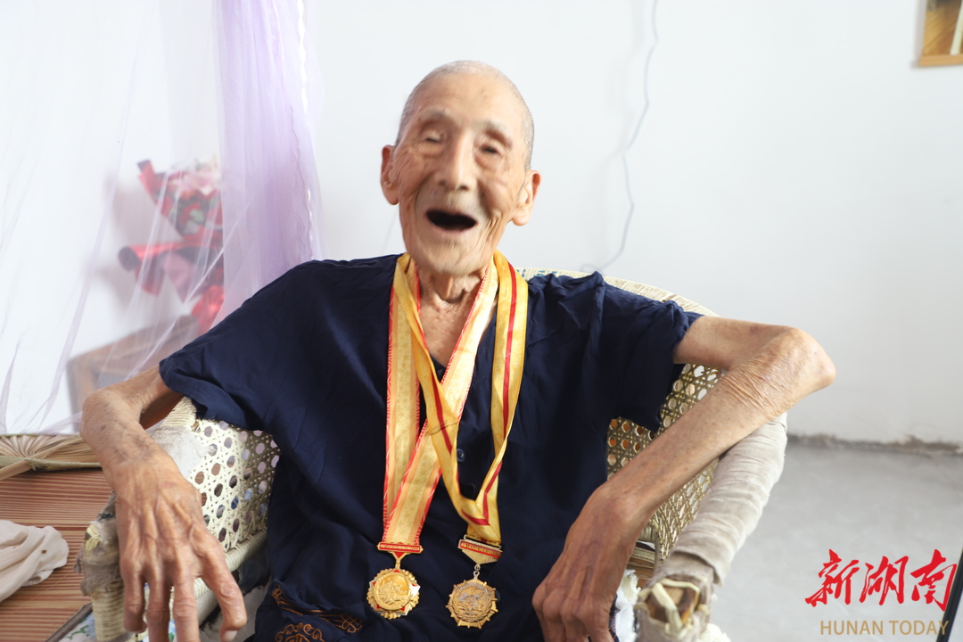 103歲抗戰(zhàn)老兵：大刀向鬼子的頭上砍去