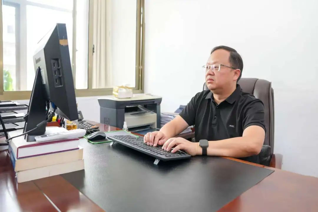 委員風采?｜莓茶成了“致富葉”，餐桌有了“安全感”——譚猛用提案寫活履職路