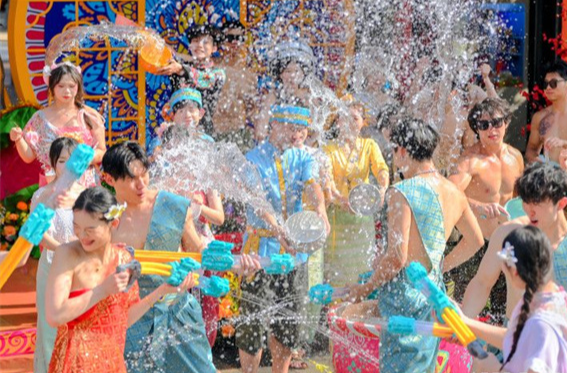 Dai-style Water Splashing Festival at Changsha Fantawild