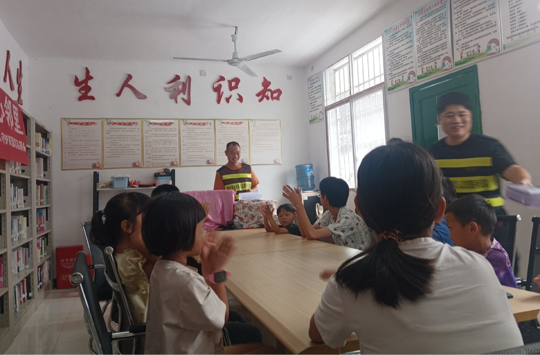 湘西州退役军人志愿者服务支队到明志书屋开展爱国主义教育活动