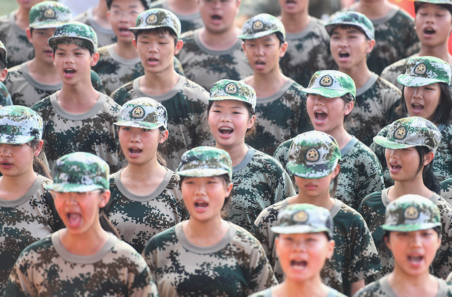 軍訓會操展英姿