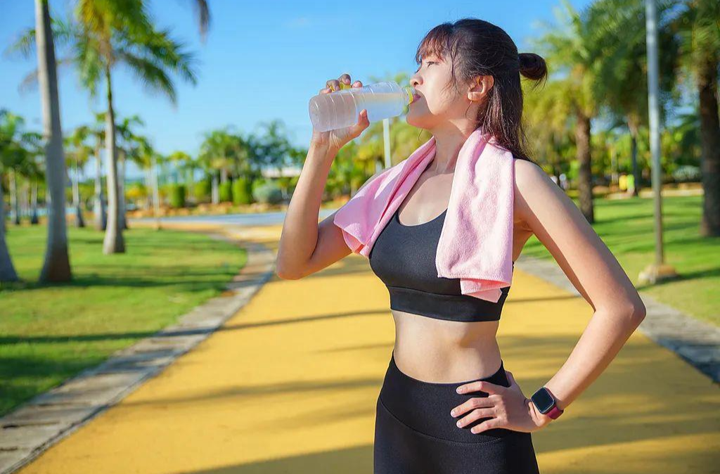 周末·健康丨女子運動后立刻洗澡誘發(fā)“白肺” 高溫天如何科學鍛煉
