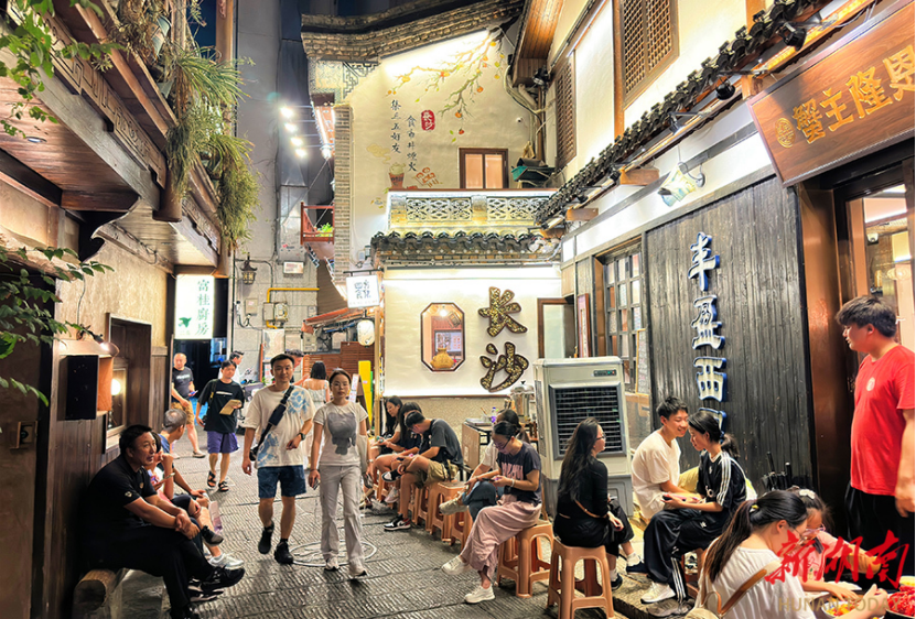 Trendy Elements Revitalize Changsha's Old Street