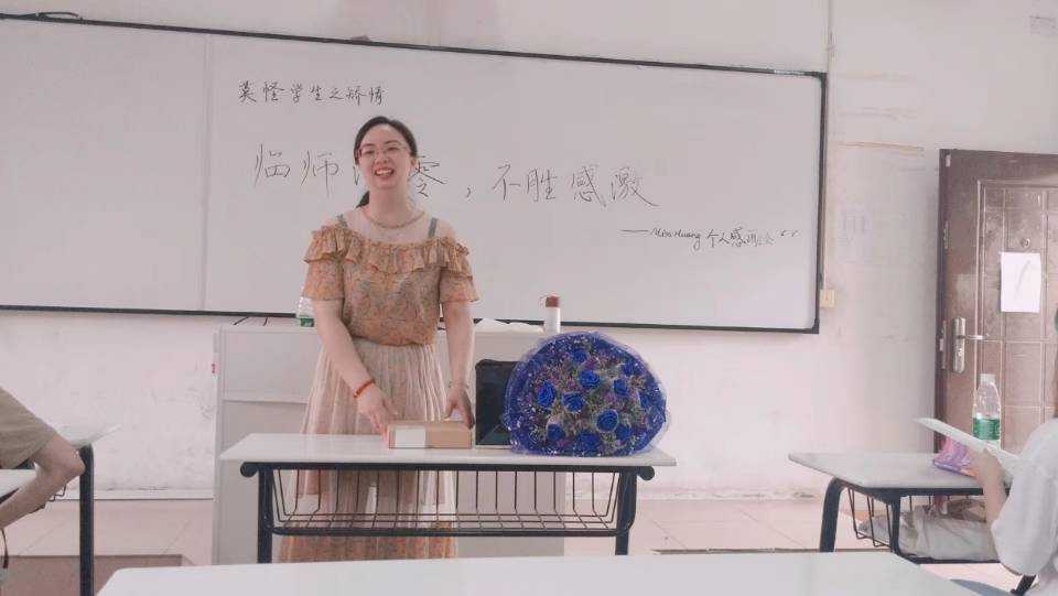 二十載躬耕育桃李 萬里橋助力連中外