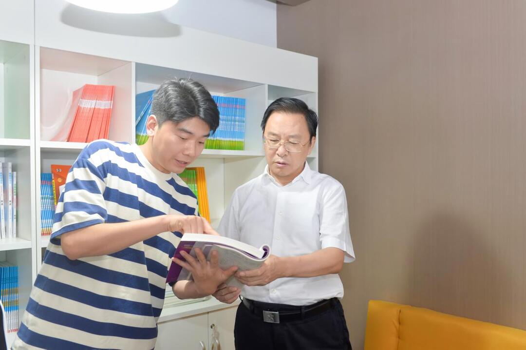 譚勇赴天頂街道督導(dǎo)經(jīng)濟社會發(fā)展、基層治理等工作