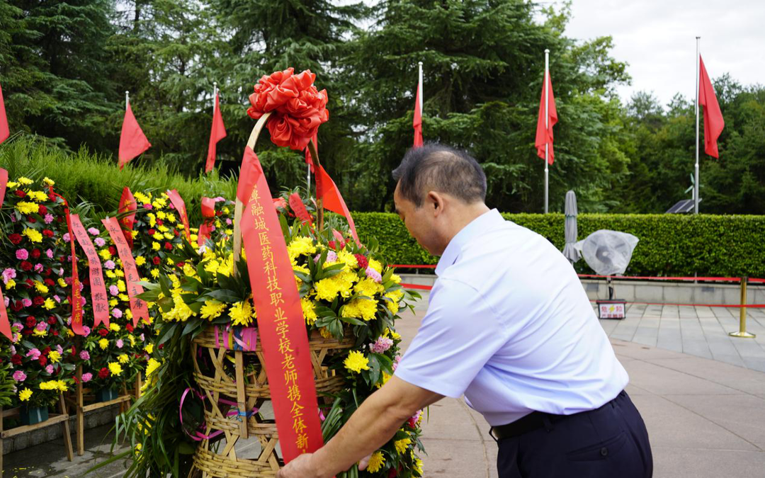 湘潭融城醫(yī)藥科技職業(yè)學校開展“走進偉人故里，賡續(xù)紅色基因”紅色研學教育活動
