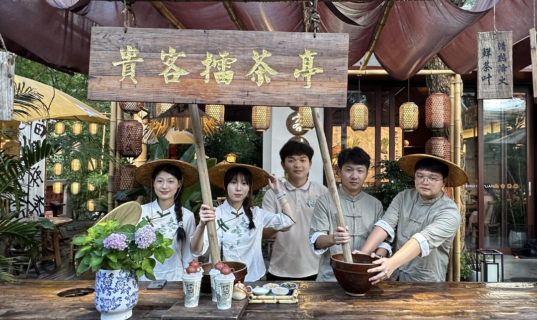 体验+表演+直播，大学生创业团队助力非遗擂茶“活”起来