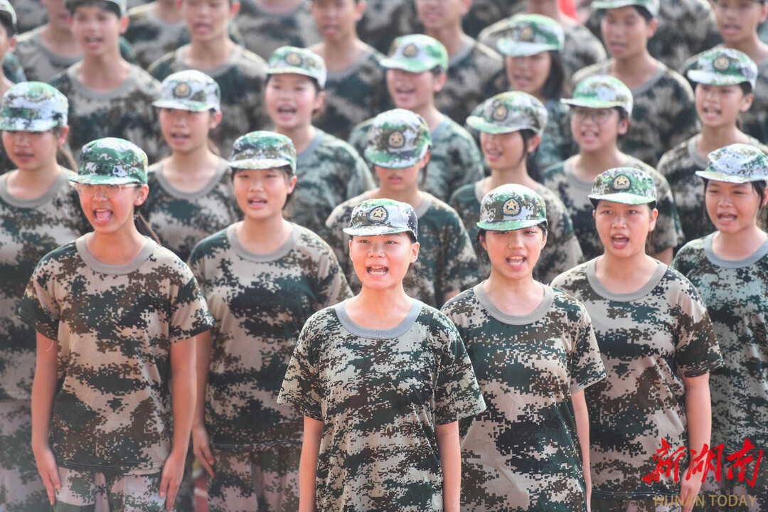 道縣組織學(xué)生軍訓(xùn)強(qiáng)化國(guó)防觀(guān)念
