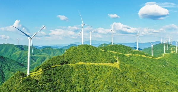 图片新闻：蓝山高山绿电乘风来@湖南日报要闻版