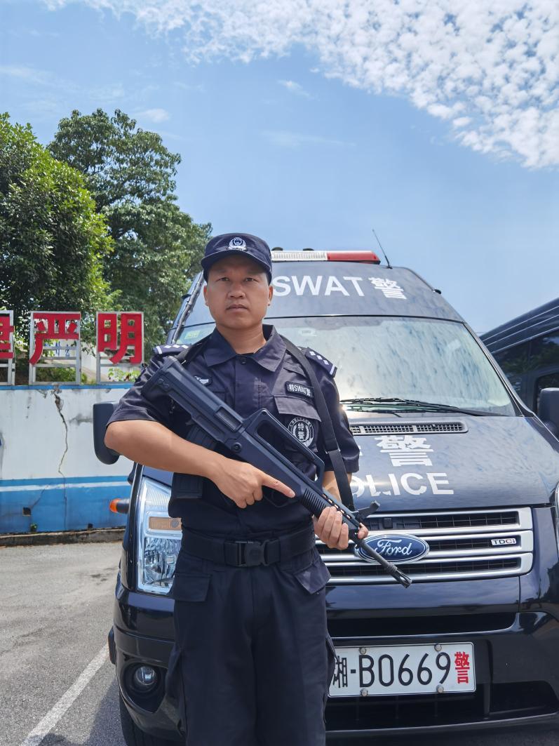 靜守如榕 動(dòng)若雷霆——記三等功榮立者、攸縣公安局巡特警副大隊(duì)長(zhǎng)肖卜榕