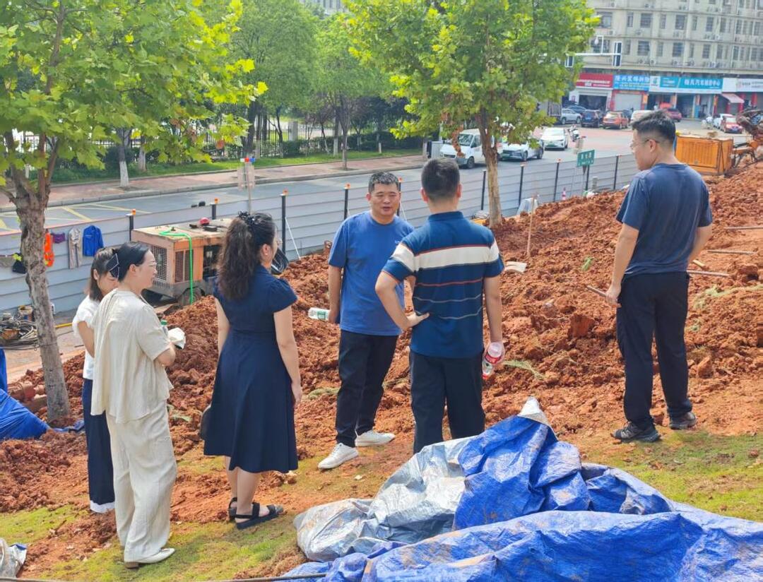 委員一線履職，主動(dòng)紓解民憂