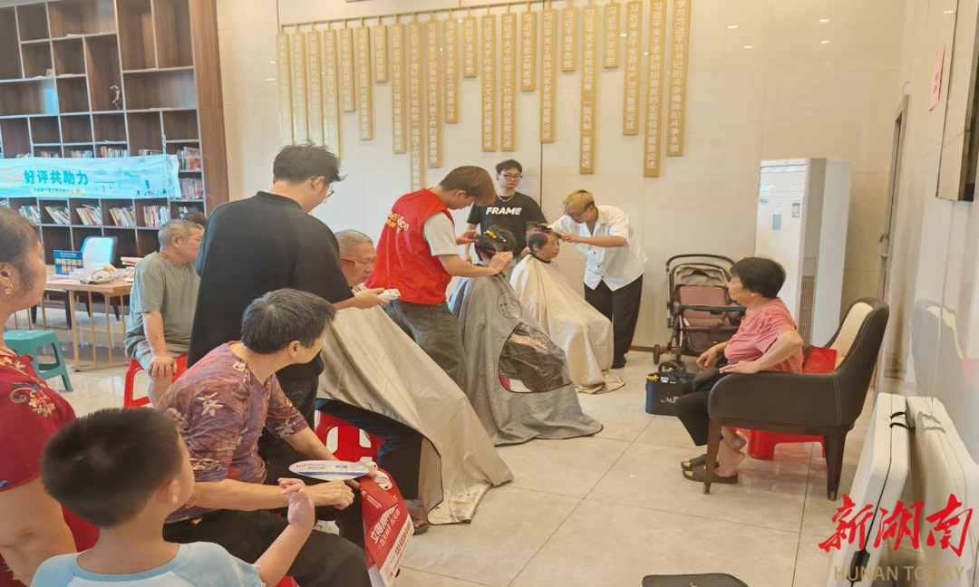 匯聚青春力量，共建友好社區(qū)——“石宋路·正青春”公益市集成功舉辦并獲居民熱烈反響