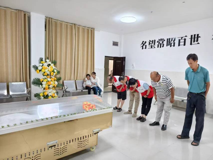 平凡人的壯舉，52歲摩的司機(jī)逝后留下無限光明
