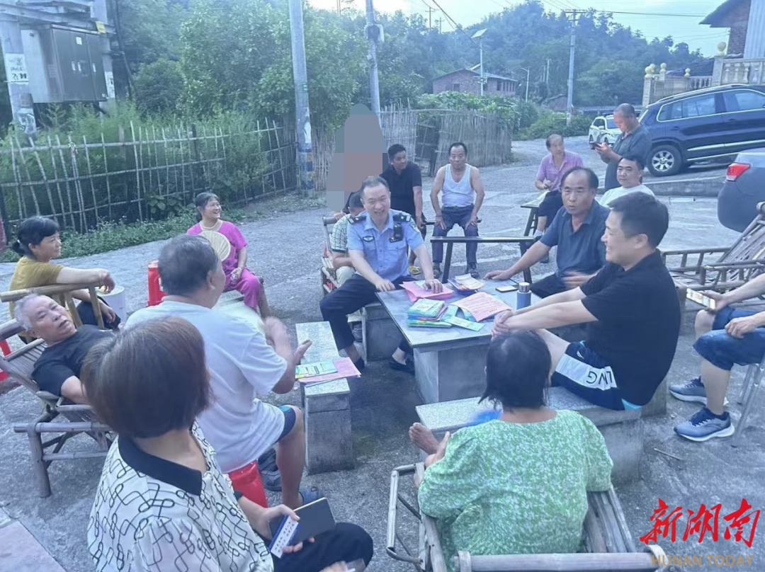 冷水江：防詐有妙招，這個(gè)派出所的“土味”宣傳夠味！