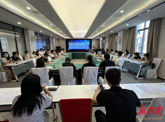 聚焦政務公開標準化：君山區(qū)數(shù)據(jù)局以公開事項目錄規(guī)范助推“陽光政務”建設