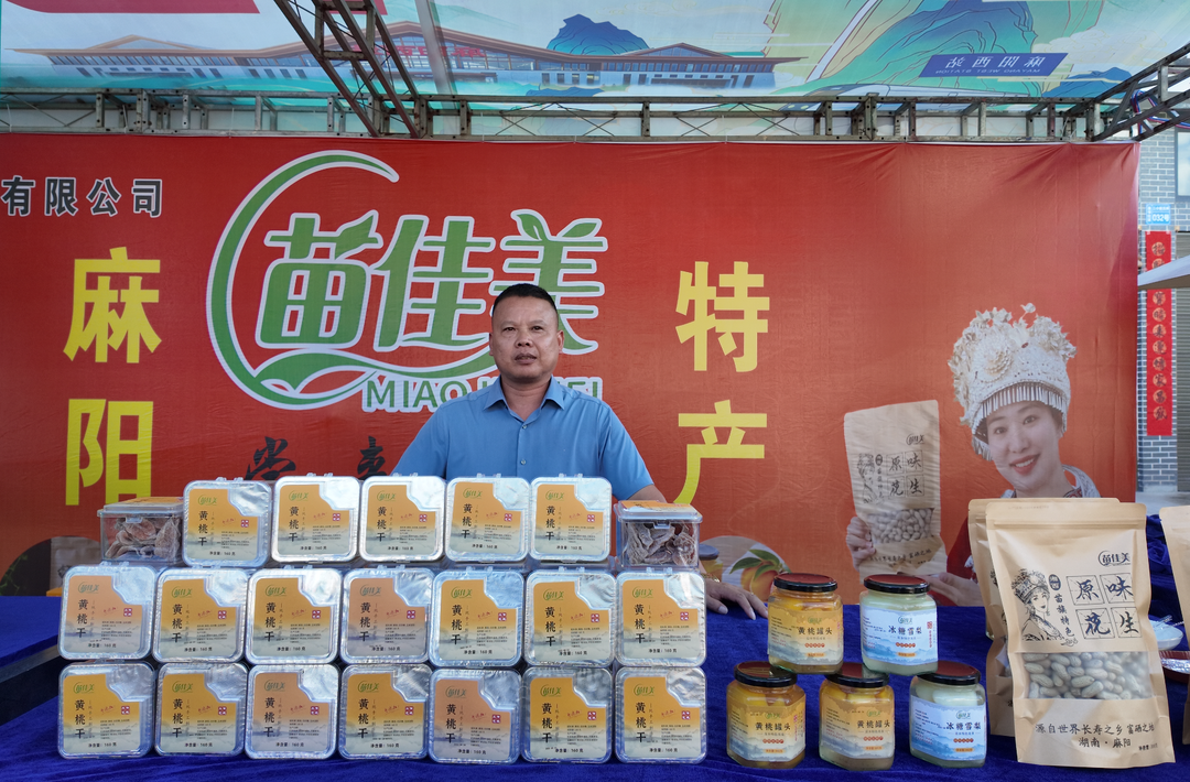 誰說看比賽不能買買買？麻陽龍舟賽現(xiàn)場秒變“消費(fèi)現(xiàn)場”
