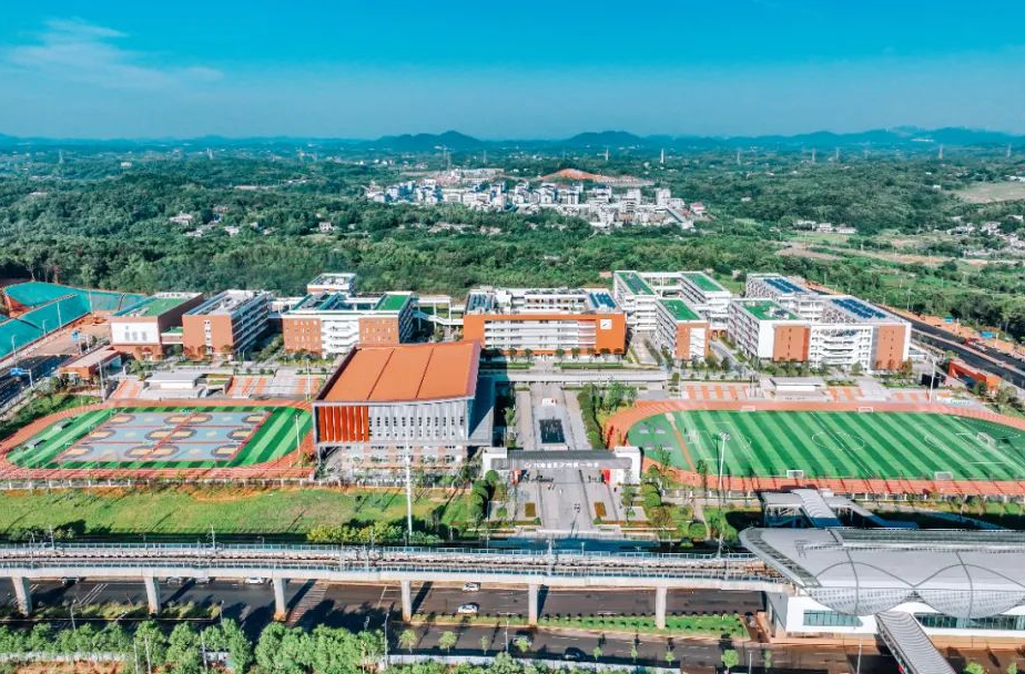長沙市第一中學(xué)科學(xué)城校區(qū)、湖南湘江新區(qū)湘江中學(xué)正式揭牌