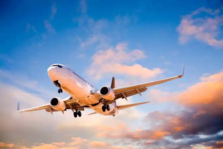 春秋航空回應(yīng)客艙溫度爭(zhēng)議，否認(rèn)故意調(diào)低溫度售賣毛毯