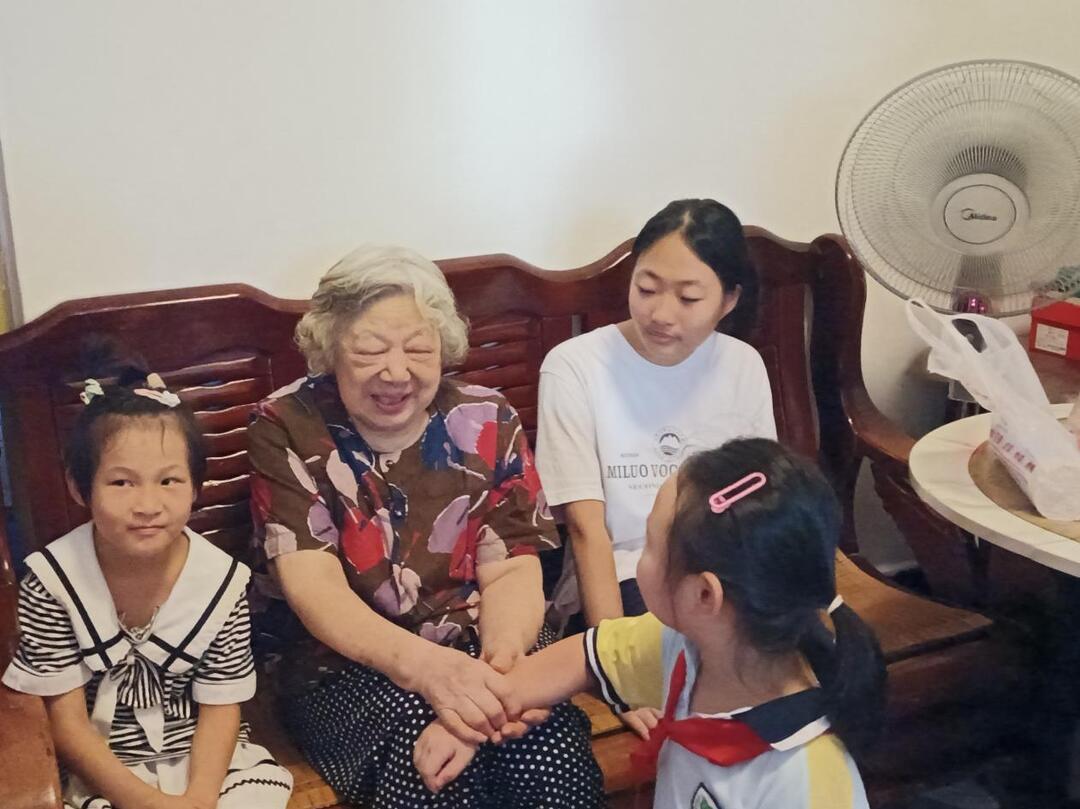 “火焰藍(lán)+志愿紅” 寓教于樂守護(hù)萌娃