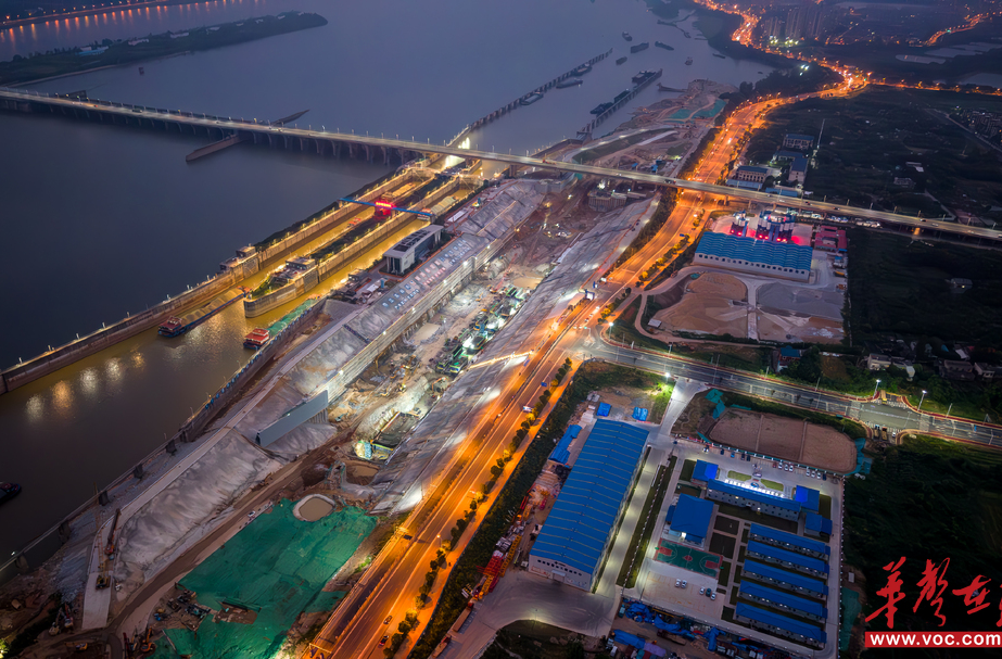 保通航、提效率！湖南首條3000噸級航道建設(shè)工程夜間施工忙