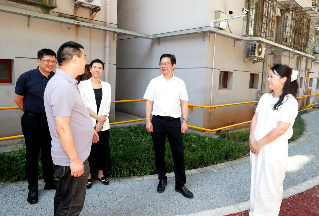 吳新偉調(diào)研城南路街道經(jīng)濟(jì)社會(huì)發(fā)展情況：狠下功夫 務(wù)求實(shí)效 推動(dòng)街域發(fā)展再上新臺(tái)階