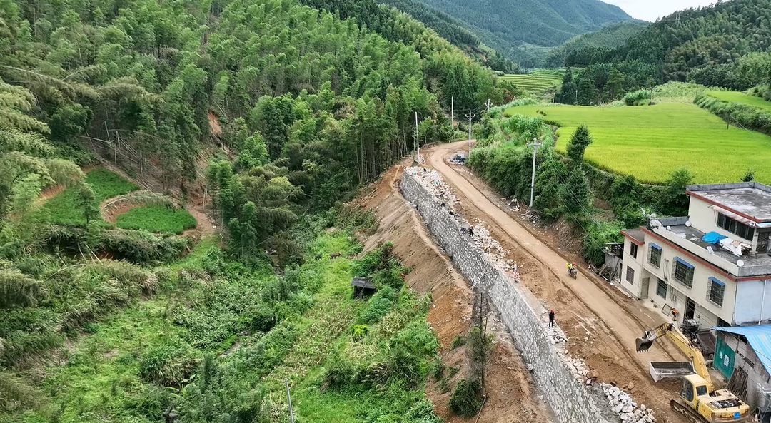 蓝山县：完善乡村道路基础设施，提升公路通畅能力