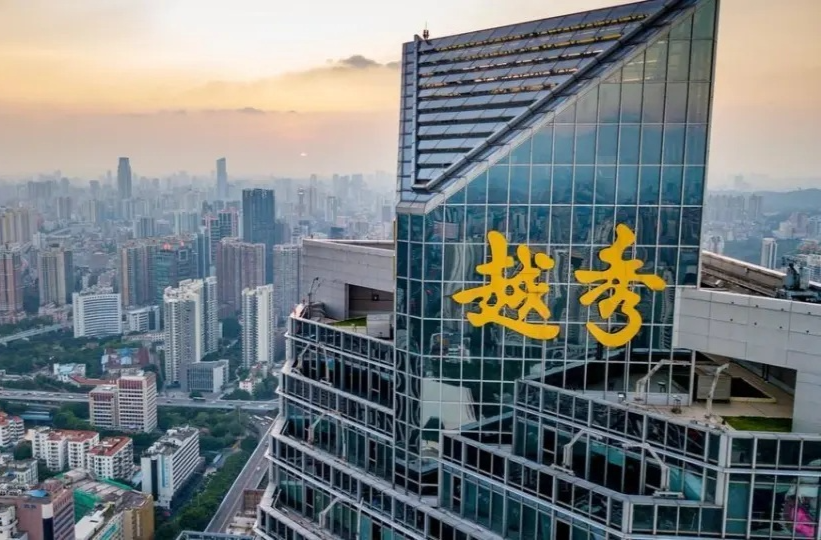 越秀地產(chǎn)2025半年報(bào)：營(yíng)收連續(xù)七年高質(zhì)量穩(wěn)增長(zhǎng) 獲惠譽(yù)標(biāo)普投資級(jí)評(píng)級(jí)
