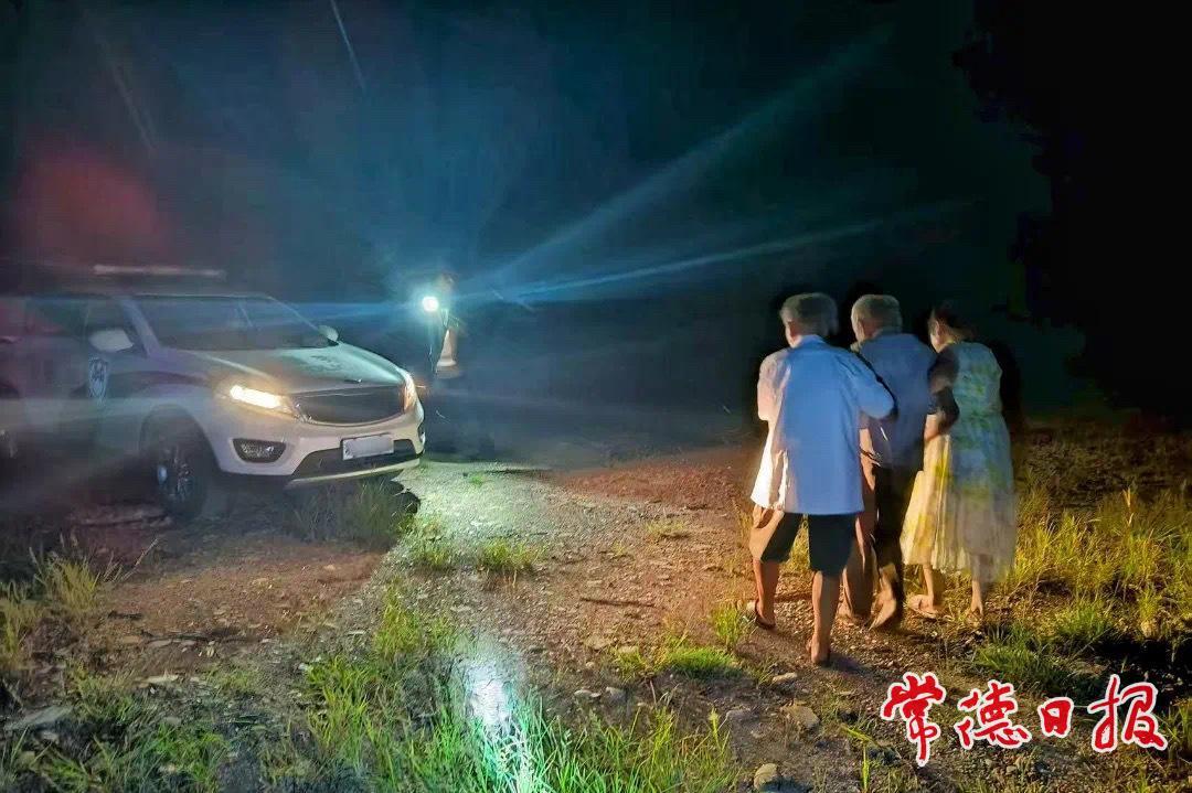 八旬老人深夜走失 民警緊急搜救化險為夷