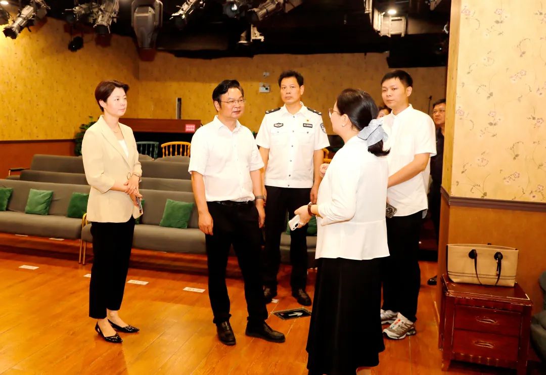 吳新偉調(diào)研坡子街街道經(jīng)濟(jì)社會(huì)發(fā)展情況：扛牢首位擔(dān)當(dāng) 打造標(biāo)桿樣板 為天心發(fā)展大局注入更強(qiáng)動(dòng)能