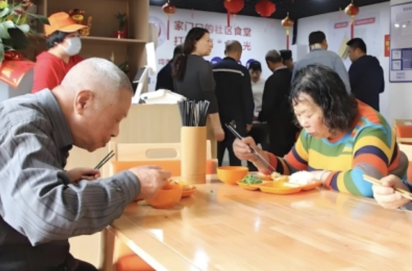 岳塘區(qū)紀(jì)檢監(jiān)督守護(hù)老年人“舌尖幸福”