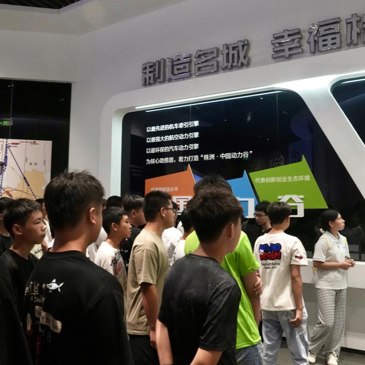 課堂搬進(jìn)企業(yè)車間，衡陽技師學(xué)院首開新生沉浸式入學(xué)教育
