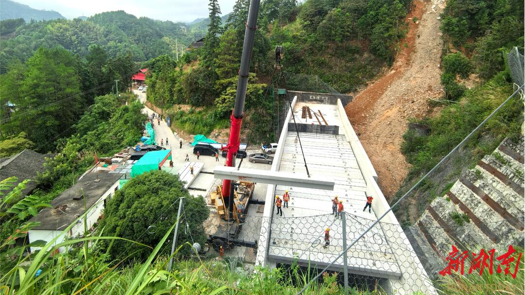 滬昆線隧道新建明洞應(yīng)急工程封鎖架梁任務(wù)　　順利完成