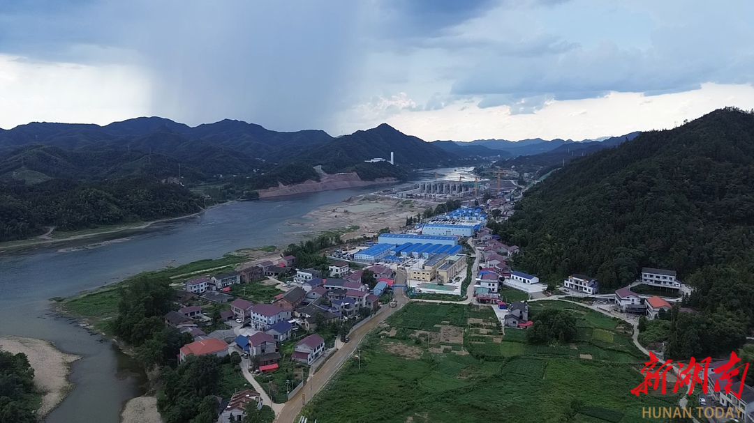 金塘沖項(xiàng)目部助力桃江縣善溪村村級道路修復(fù)