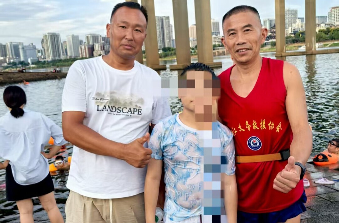 ?江面上12分鐘生死時(shí)速，株洲肖暑文救起兩名溺水者