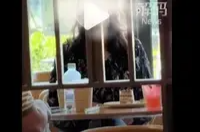 顧客咆哮10分鐘，罵哭女店員？服務(wù)業(yè)從業(yè)者不是誰(shuí)的“受氣包”！